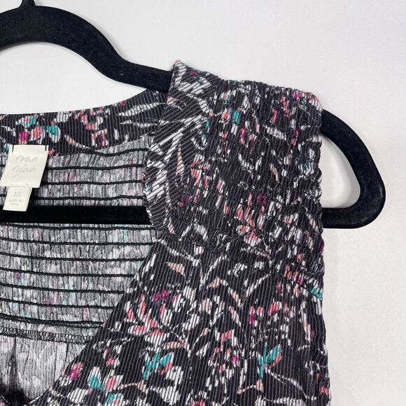 Evereve Roan + Ryan XS Black Pink Arlo Smocked Sleeveless Top Floral Print Vneck - Picture 3 of 9